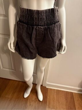 High-Waist Smocked Casual Shorts - Charcoal